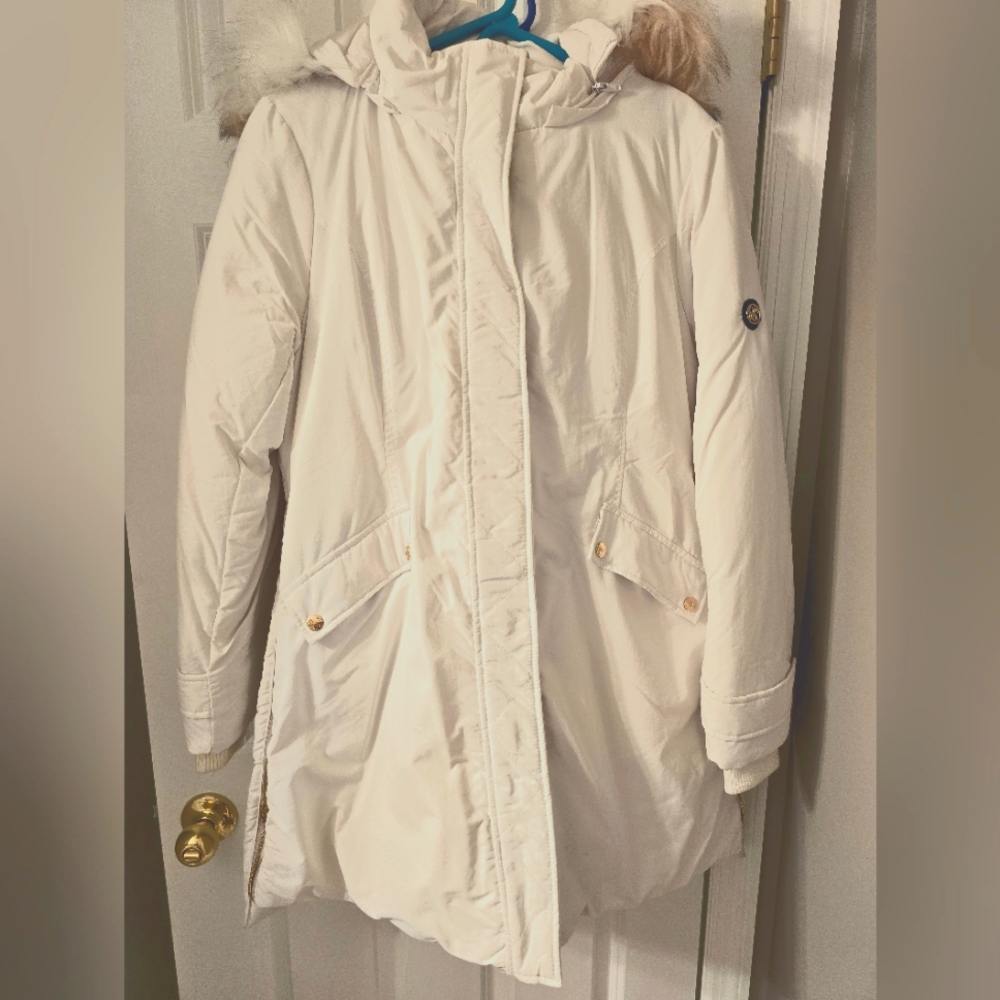 Jessica Simpson, white long winter coat